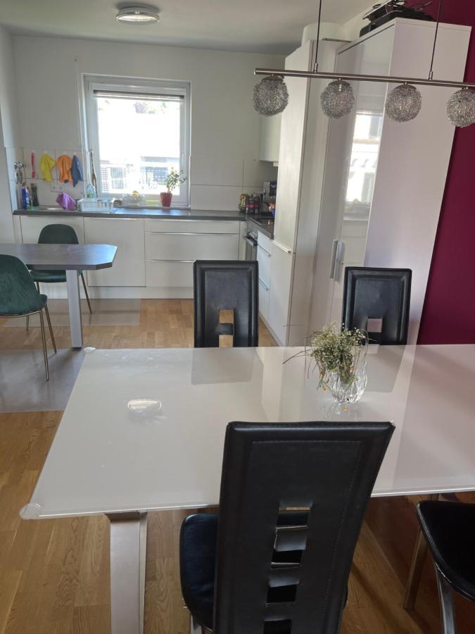 Schoenes Zimmer In Zentraler Lage Ulma Esterno foto